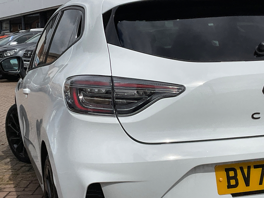 Renault Clio Renault V Esprit Alpin White #40