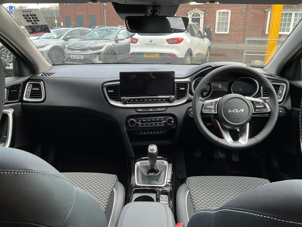 Kia Xceed 1.5 T Gdi 3 Suv #2