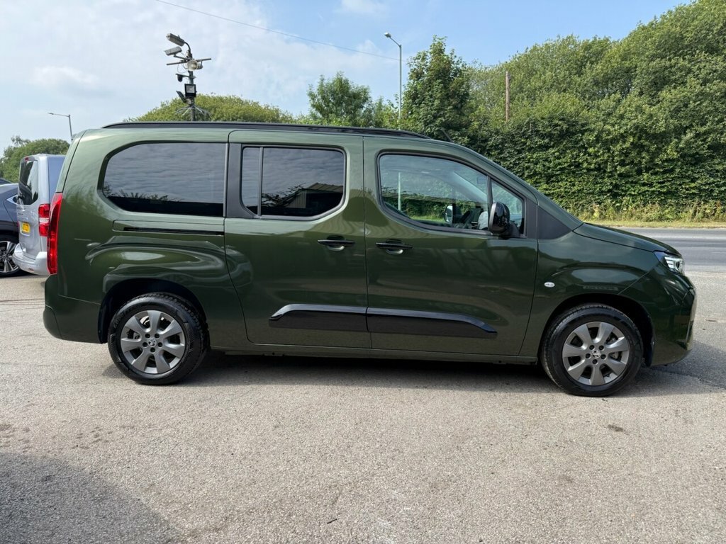 Vauxhall Combo-e Life Mpv Green #3