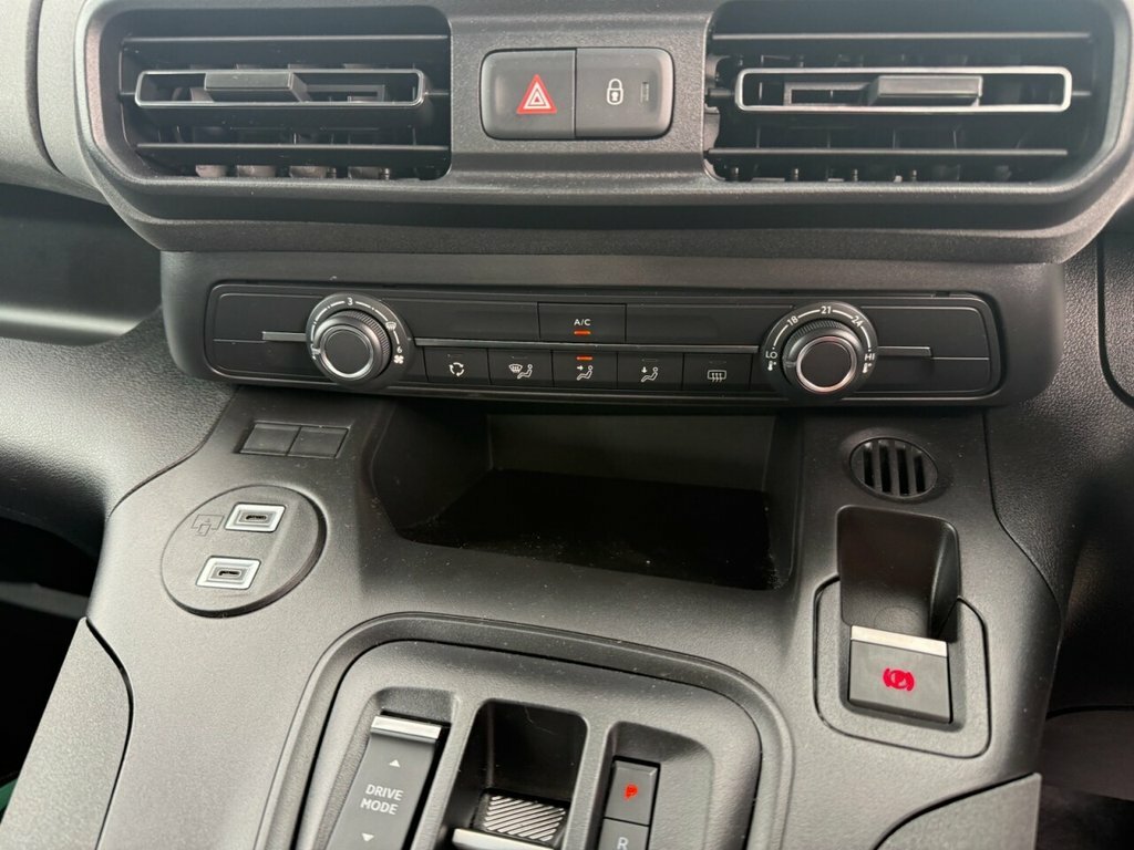 Peugeot e-Rifter Mpv Green #9