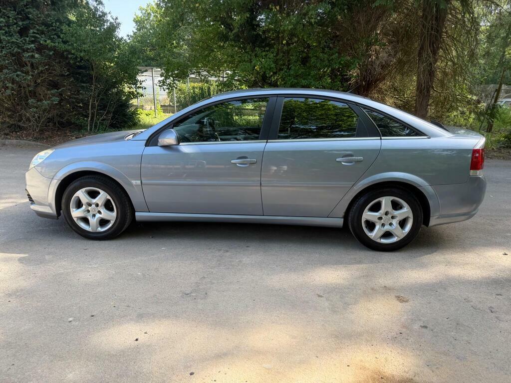 Vauxhall Vectra 1.8 Vvt Exclusiv Hatchback 173 Red #8