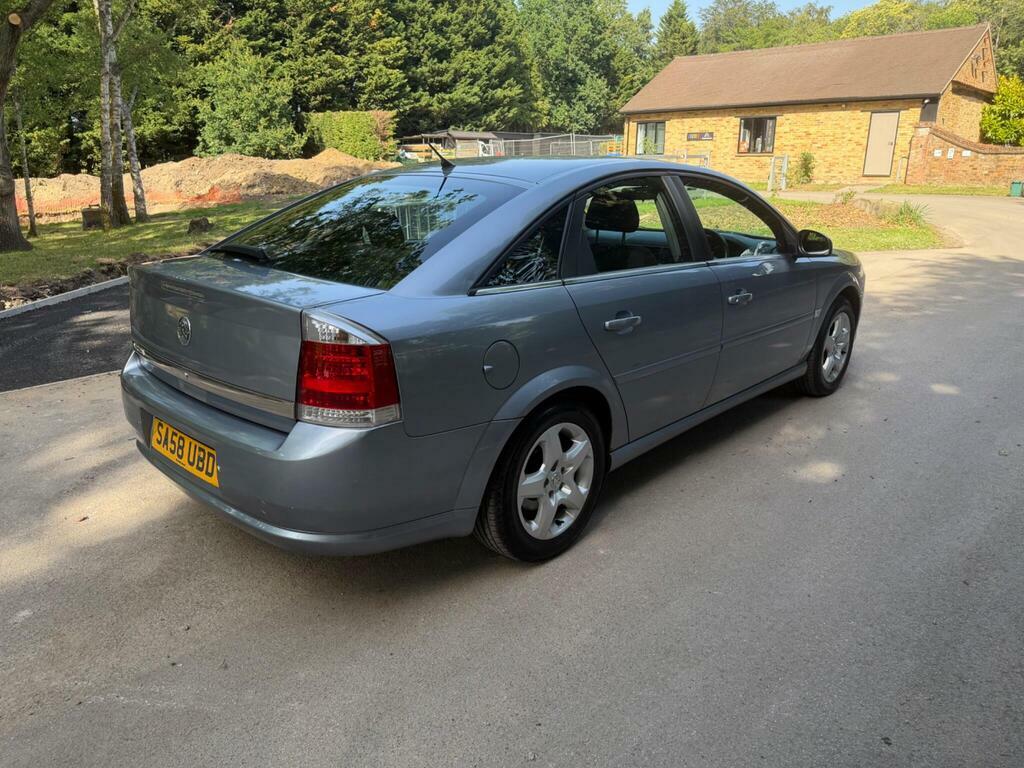 Vauxhall Vectra 1.8 Vvt Exclusiv Hatchback 173 Red #14