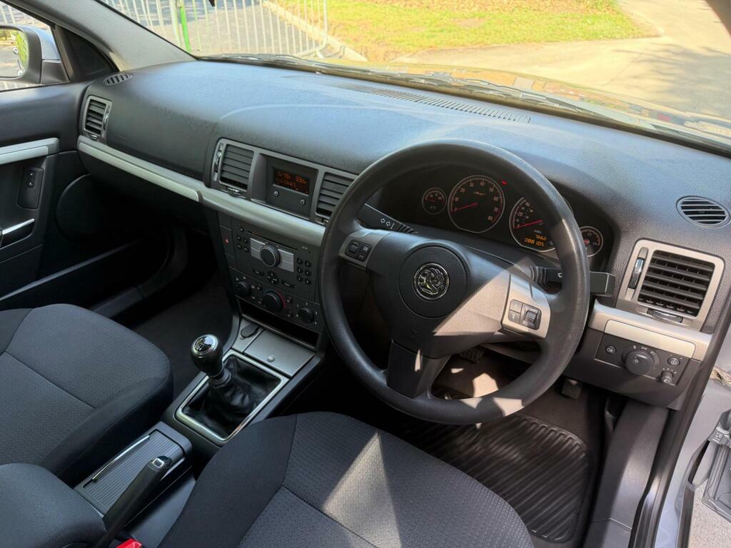 Vauxhall Vectra 1.8 Vvt Exclusiv Hatchback 173 Red #19