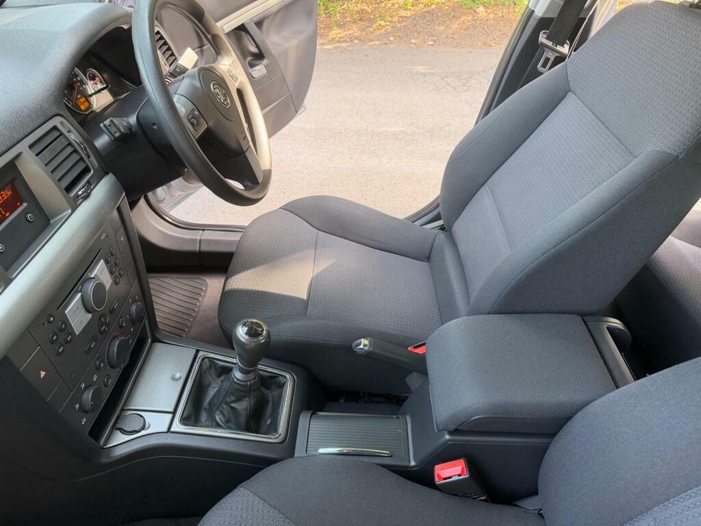 Vauxhall Vectra 1.8 Vvt Exclusiv Hatchback 173 Red #29