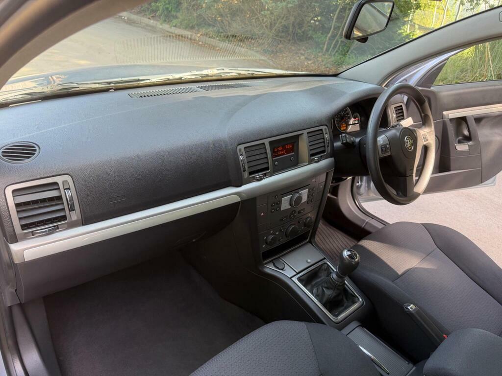 Vauxhall Vectra 1.8 Vvt Exclusiv Hatchback 173 Red #28