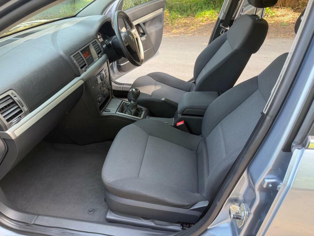 Vauxhall Vectra 1.8 Vvt Exclusiv Hatchback 173 Red #25