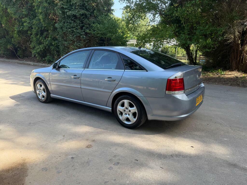 Vauxhall Vectra 1.8 Vvt Exclusiv Hatchback 173 Red #7