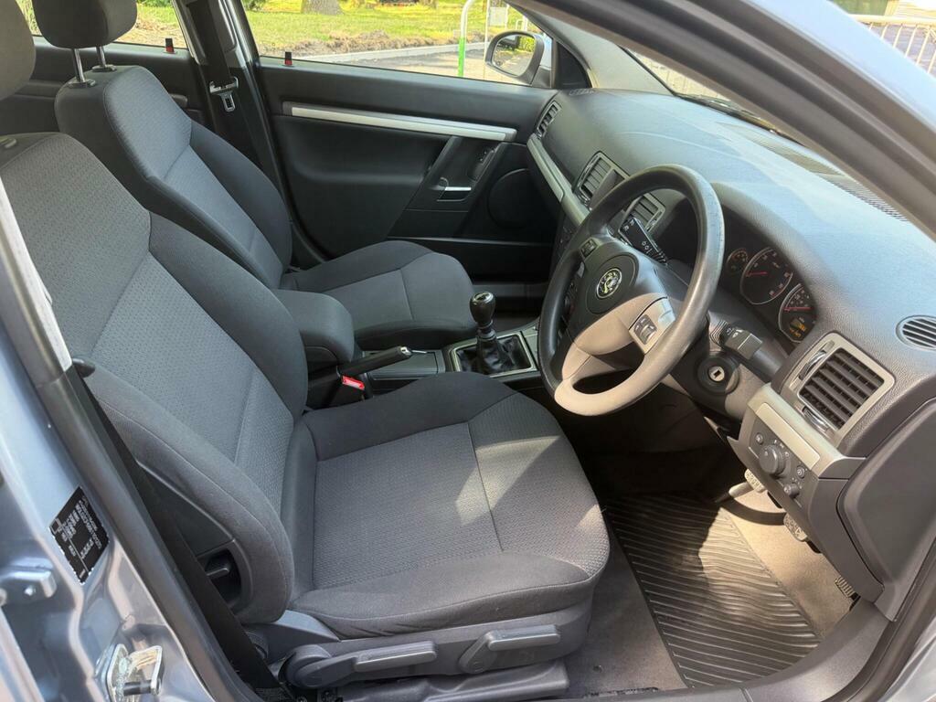 Vauxhall Vectra 1.8 Vvt Exclusiv Hatchback 173 Red #15