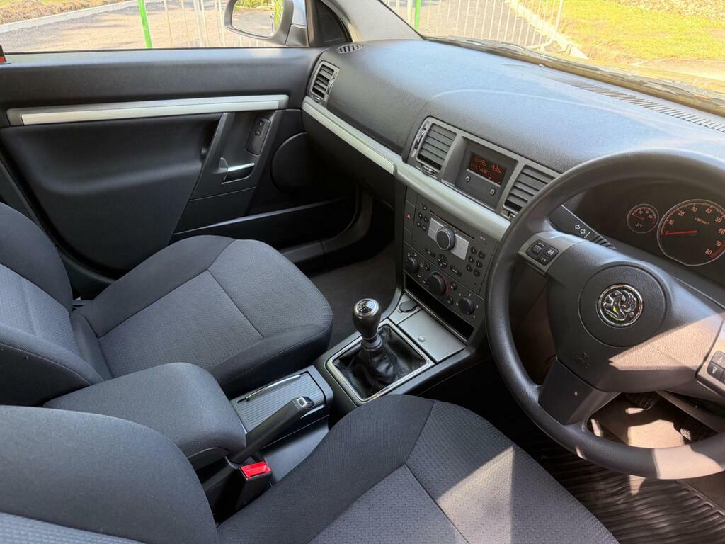 Vauxhall Vectra 1.8 Vvt Exclusiv Hatchback 173 Red #16