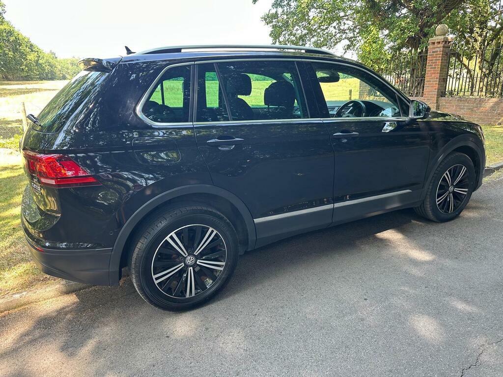 Volkswagen Tiguan 2.0 Tdi Se Navigation Dsg 4Motion Euro 6 S S LS67FDM Black #5