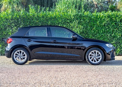 Audi A1 1.0 A1 Sportback SH19JYA Black #4