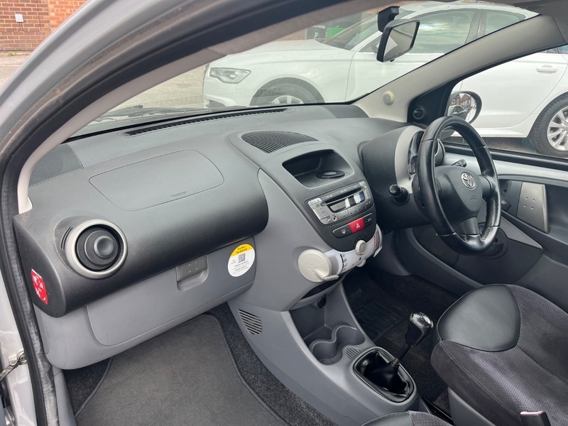Toyota Aygo Hatchback Silver #17