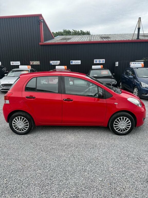 Toyota Yaris 1.0 Vvt-i T2 Hatchback Red #4