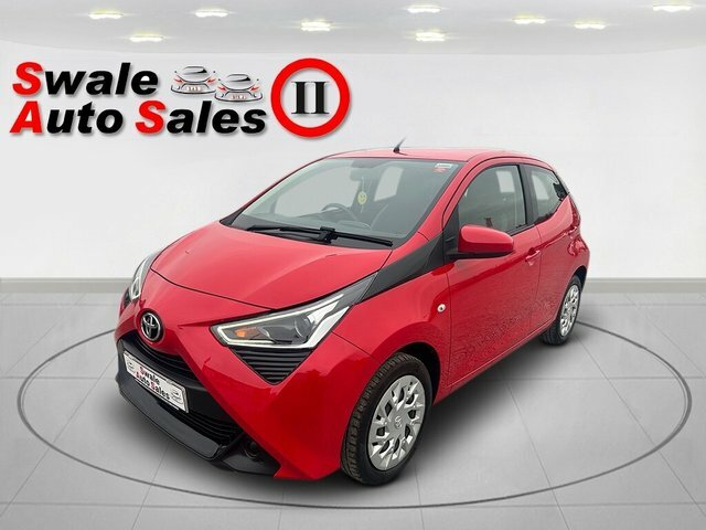 Toyota Aygo 1.0 Vvt-i X-play Hatchback Red