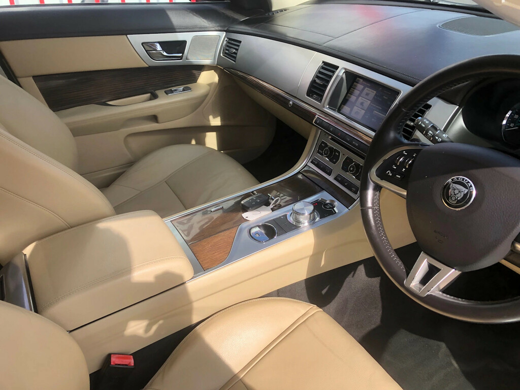 Jaguar XF 2.0D 180 Prestige Red #7