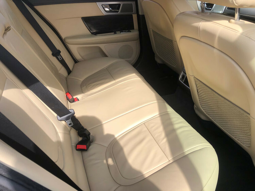 Jaguar XF 2.0D 180 Prestige Red #9