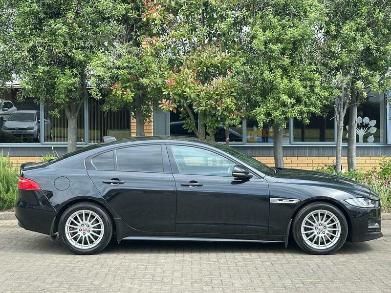 Jaguar XE 2.0D R-sport Euro 6 VO17UBV Black #4