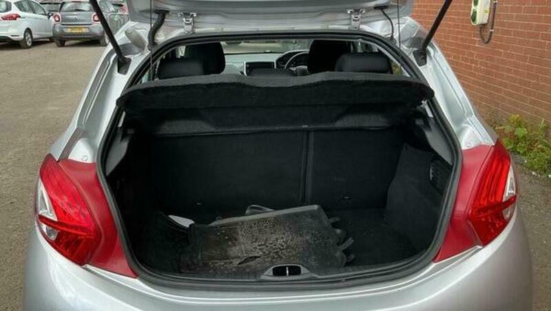 Peugeot 208 1.2 Vti Active Euro 5 White #7