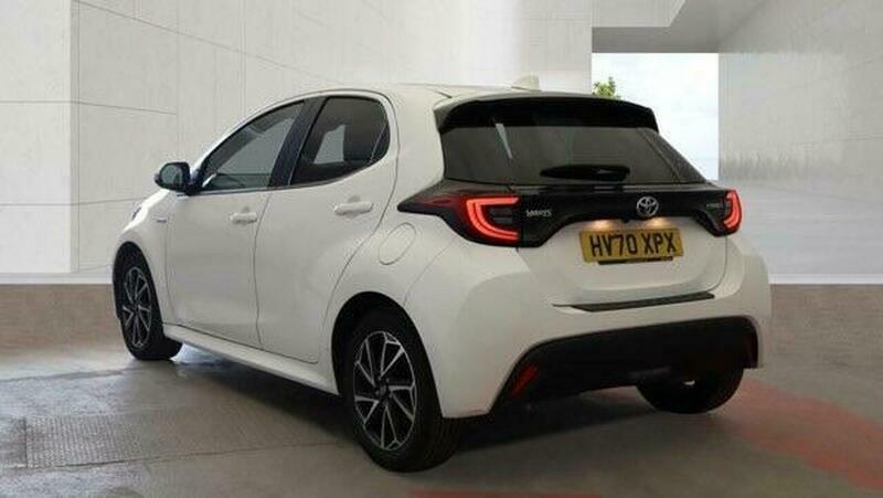 Toyota Yaris 1.5 Vvt-h Design E-cvt White #3