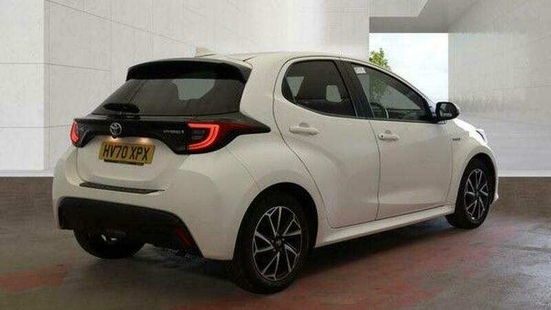 Toyota Yaris 1.5 Vvt-h Design E-cvt White #4