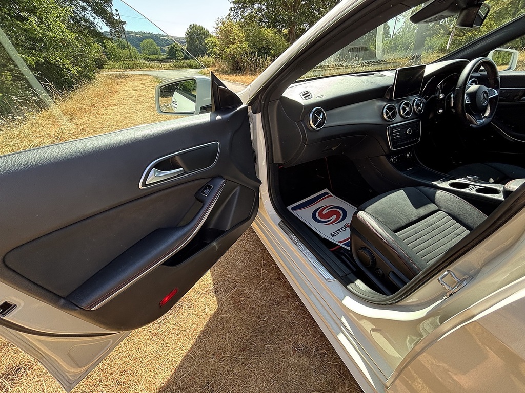Mercedes-Benz CLA Class Cla 220 D 4Matic Amg Line Black #17