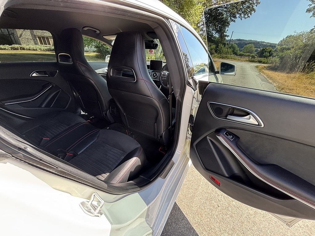 Mercedes-Benz CLA Class Cla 220 D 4Matic Amg Line Black #21
