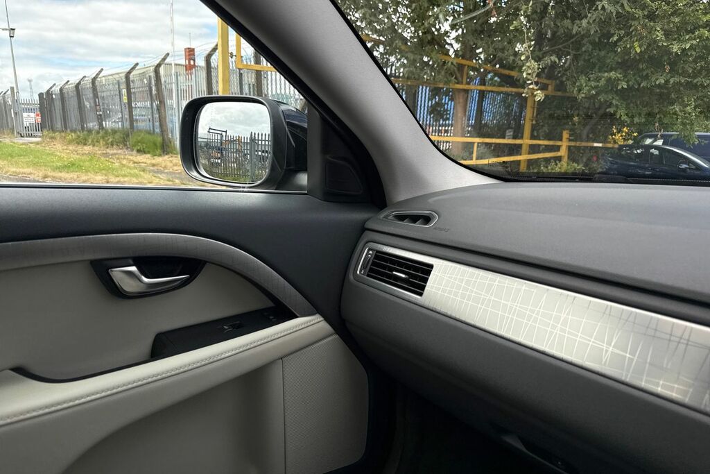 Volvo XC70 D4 181 Se Nav Awd Geartronic Only 23000 M Black #32