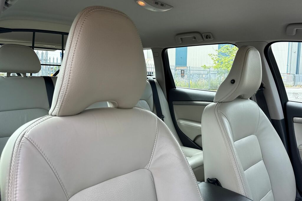 Volvo XC70 D4 181 Se Nav Awd Geartronic Only 23000 M Black #23