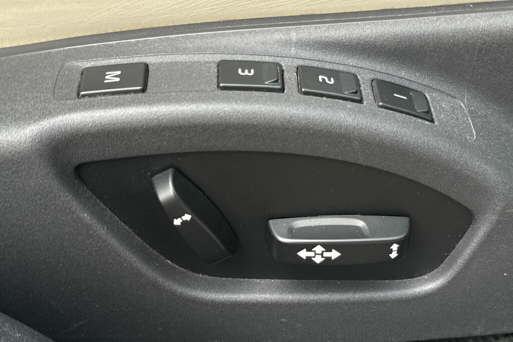 Volvo XC70 D4 181 Se Nav Awd Geartronic Only 23000 M Black #31