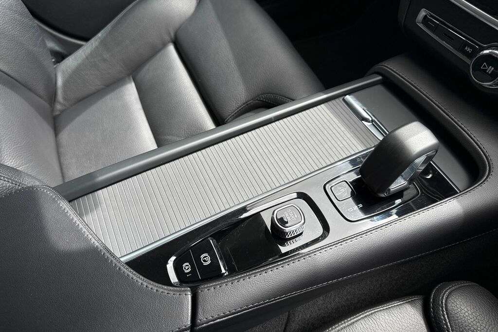 Volvo V90 Recharge R-design, T6 Awd Plug-in Hybrid Black #56