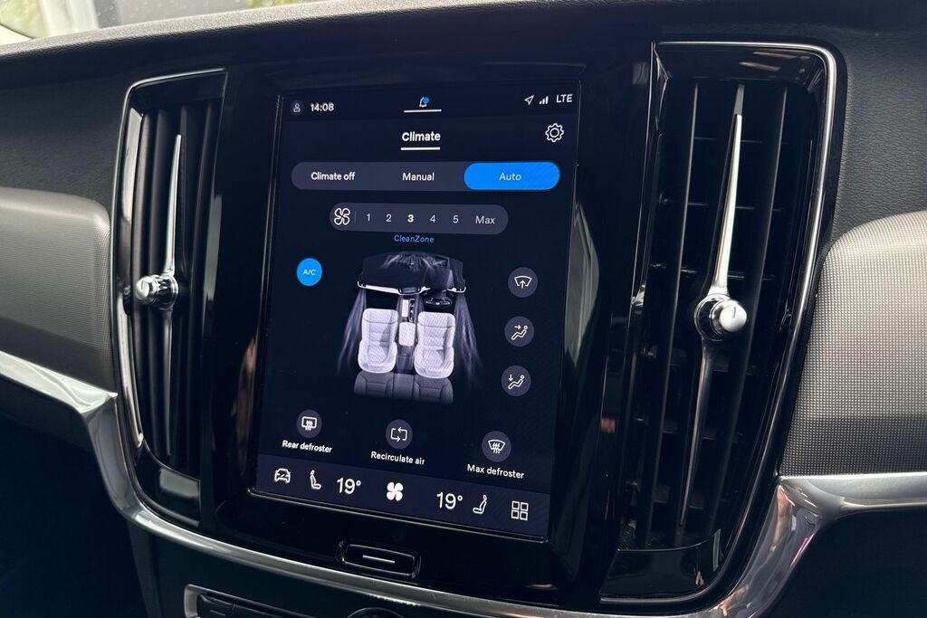Volvo V90 Recharge R-design, T6 Awd Plug-in Hybrid Black #52