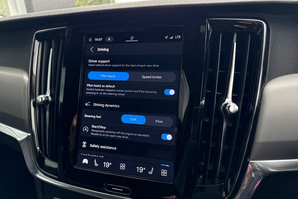 Volvo V90 Recharge R-design, T6 Awd Plug-in Hybrid Black #51