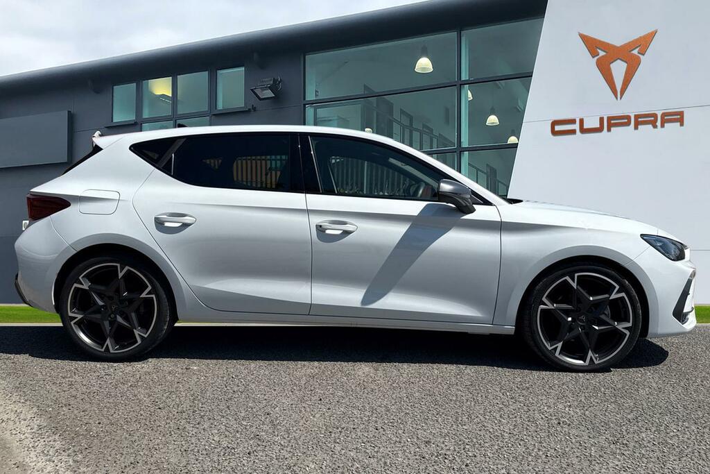 Cupra Leon 1.5 Etsi 150 V2 Dsg KW25LDK White #3