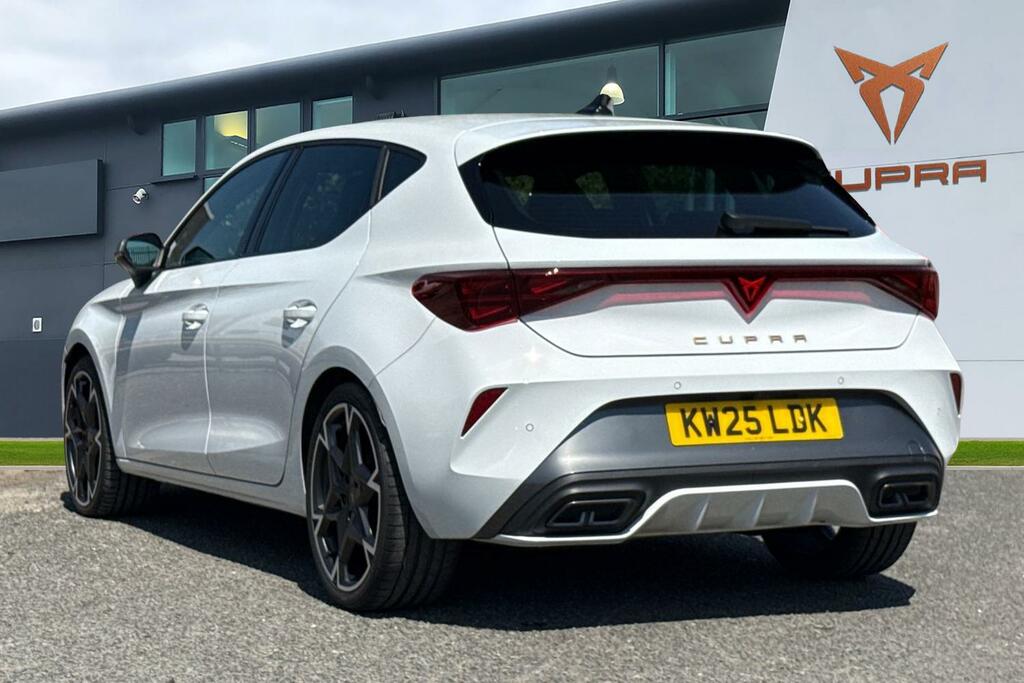 Cupra Leon 1.5 Etsi 150 V2 Dsg KW25LDK White #2