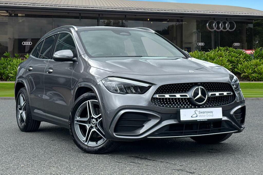 Mercedes-Benz GLA Class Gla 200 Amg Line Executive Grey