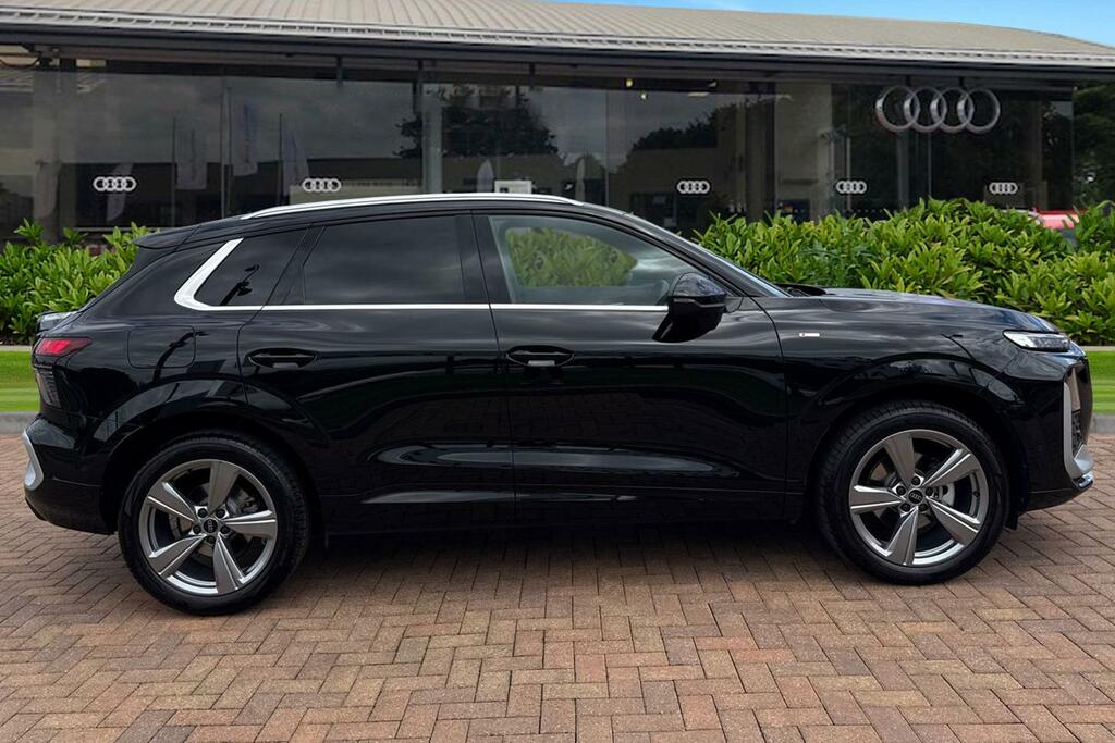 Audi Q3 Suv S Line Tfsi 150 Ps S Tronic BP75XRR Black #3