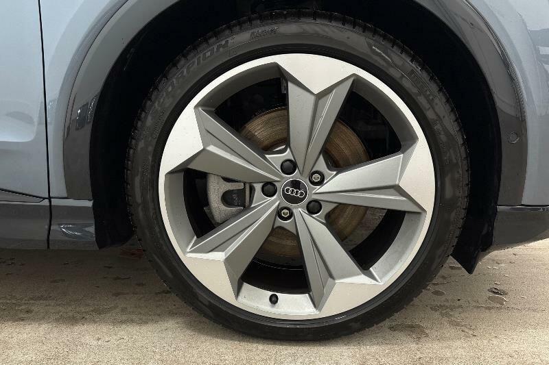 Audi Q4 E Tron 210Kw 45 Quattro 82Kwh Black Edition Blue #5
