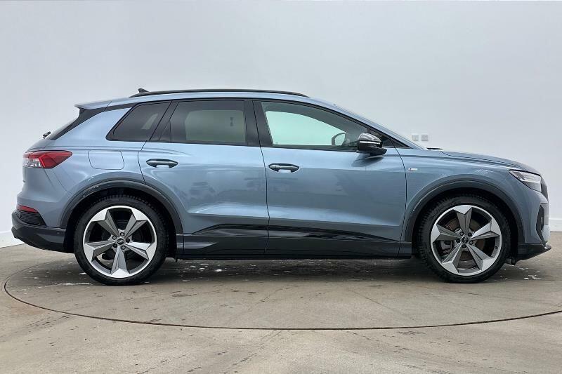 Audi Q4 E Tron 210Kw 45 Quattro 82Kwh Black Edition Blue #4
