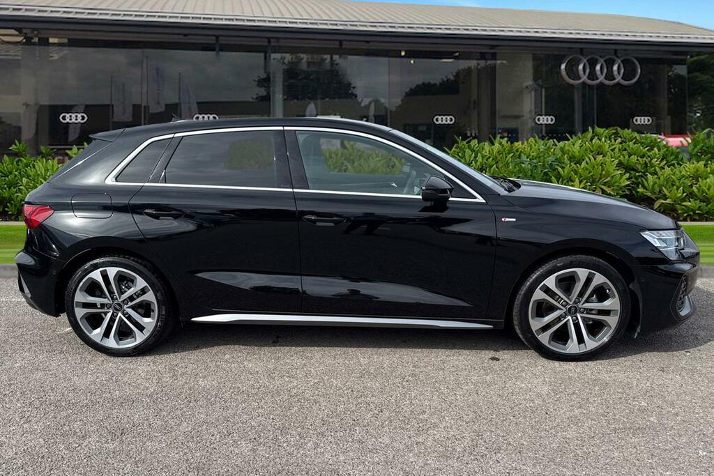 Audi A3 S Line Tfsi 116 Ps S Tronic DE75RWN Black #3