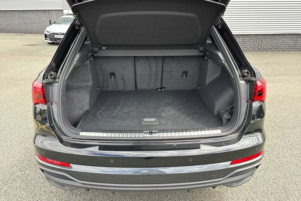 Audi Q3 Black Edition 35 Tdi 150 Ps S Tronic DN75XXR Black #6