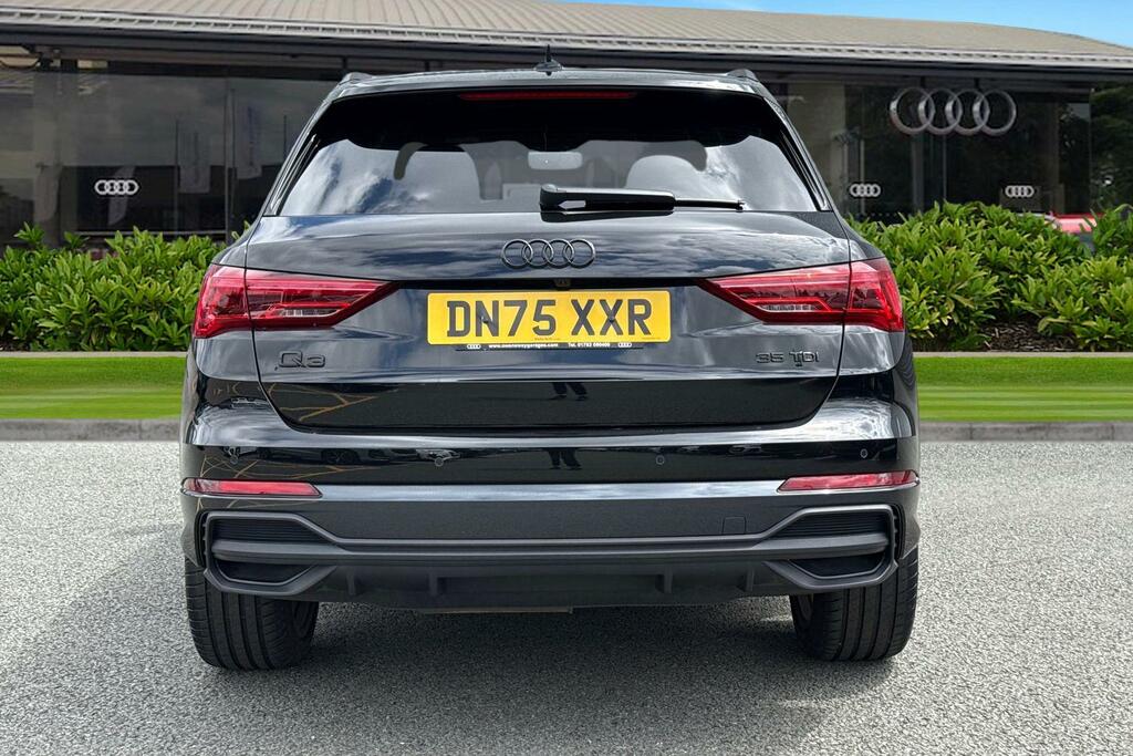 Audi Q3 Black Edition 35 Tdi 150 Ps S Tronic DN75XXR Black #4