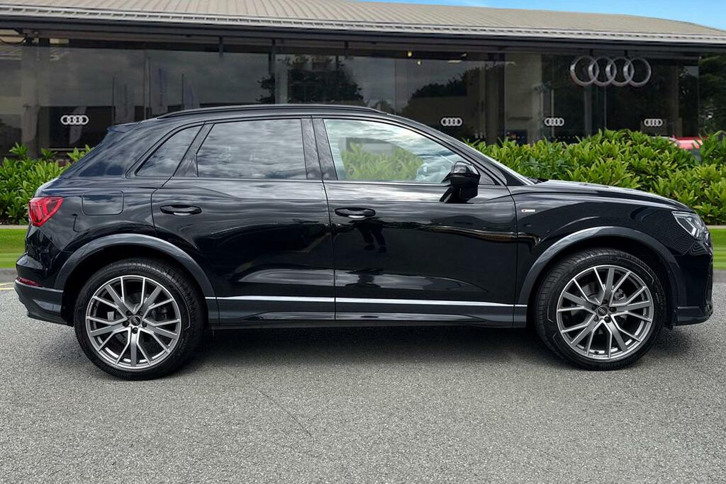 Audi Q3 Black Edition 35 Tdi 150 Ps S Tronic DN75XXR Black #3