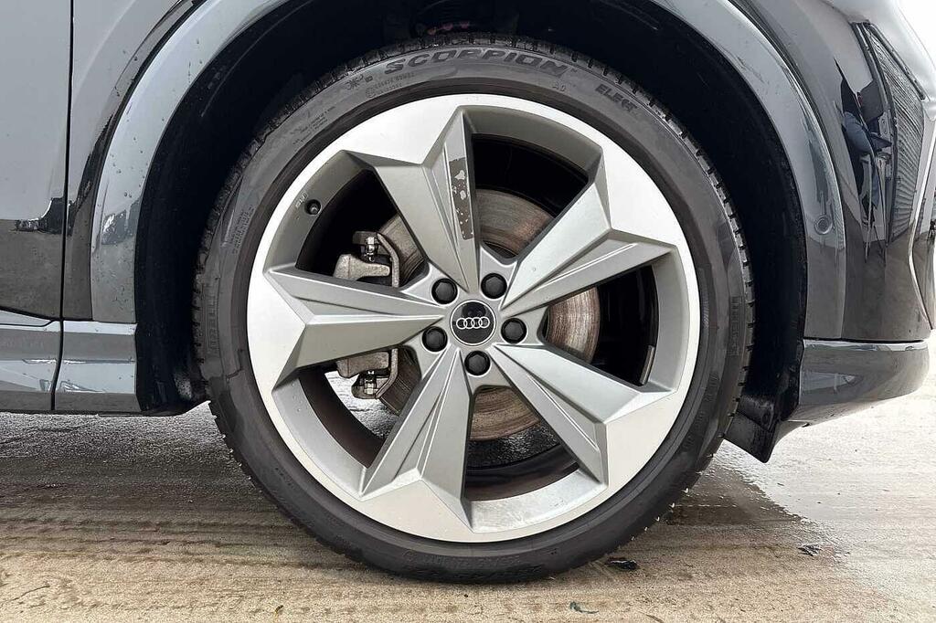 Audi Q4 E Tron Q4 Black Edition 45 E-tron 210,00 Kw Black #5