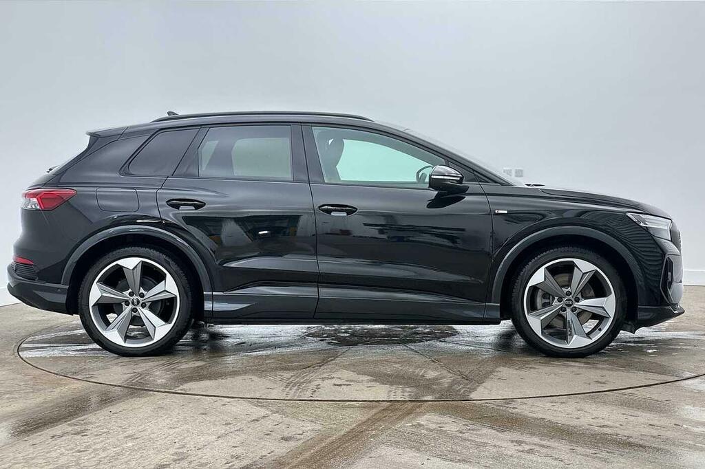 Audi Q4 E Tron Q4 Black Edition 45 E-tron 210,00 Kw Black #4