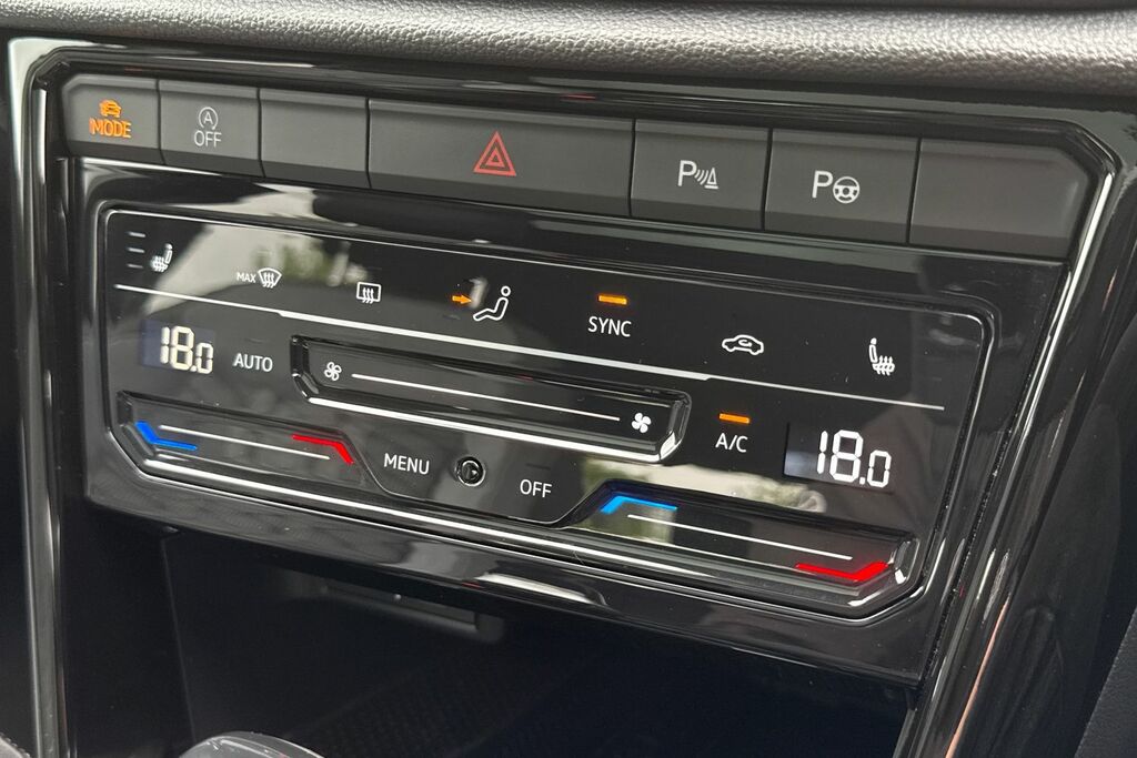 Volkswagen T-Roc Volkswagen T-roc Hatchback 1.5 Tsi Match Black #18