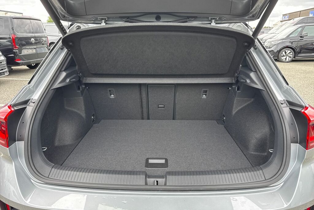 Volkswagen T-Roc Volkswagen T-roc Hatchback 1.5 Tsi Match Black #9