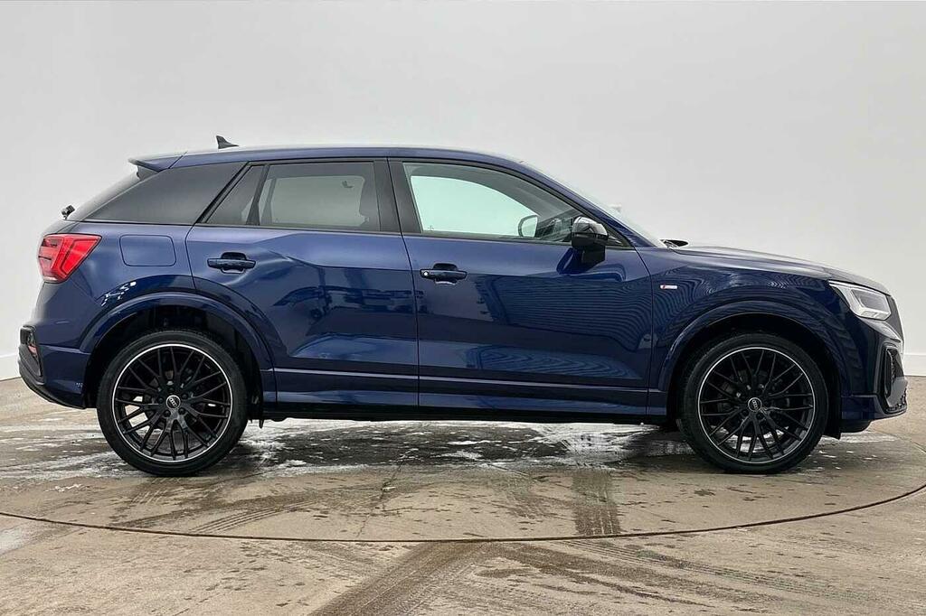 Audi Q2 Black Edition 35 Tfsi 150 Ps S Tronic Blue #3