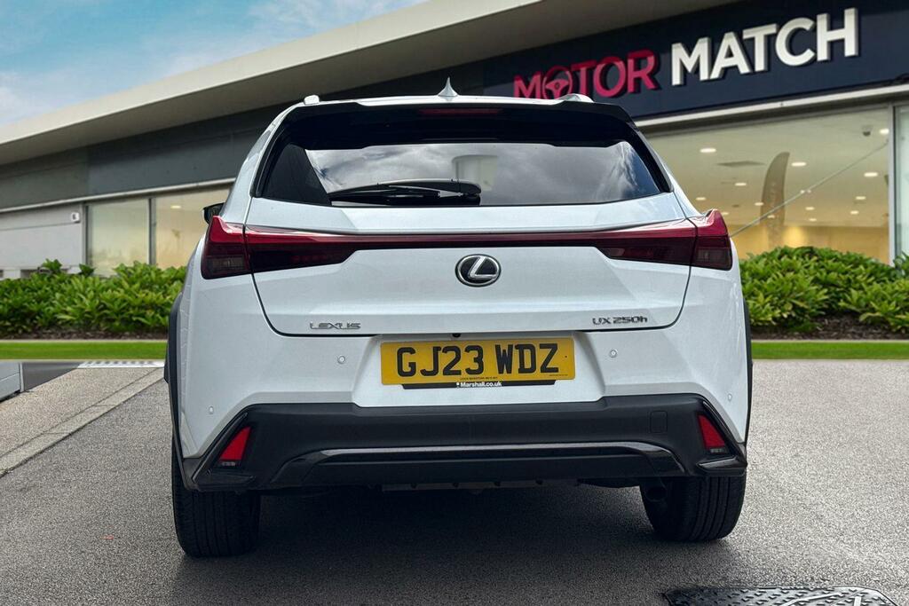 Lexus UX 250H 2.0 F-sport Design Cvt White #4