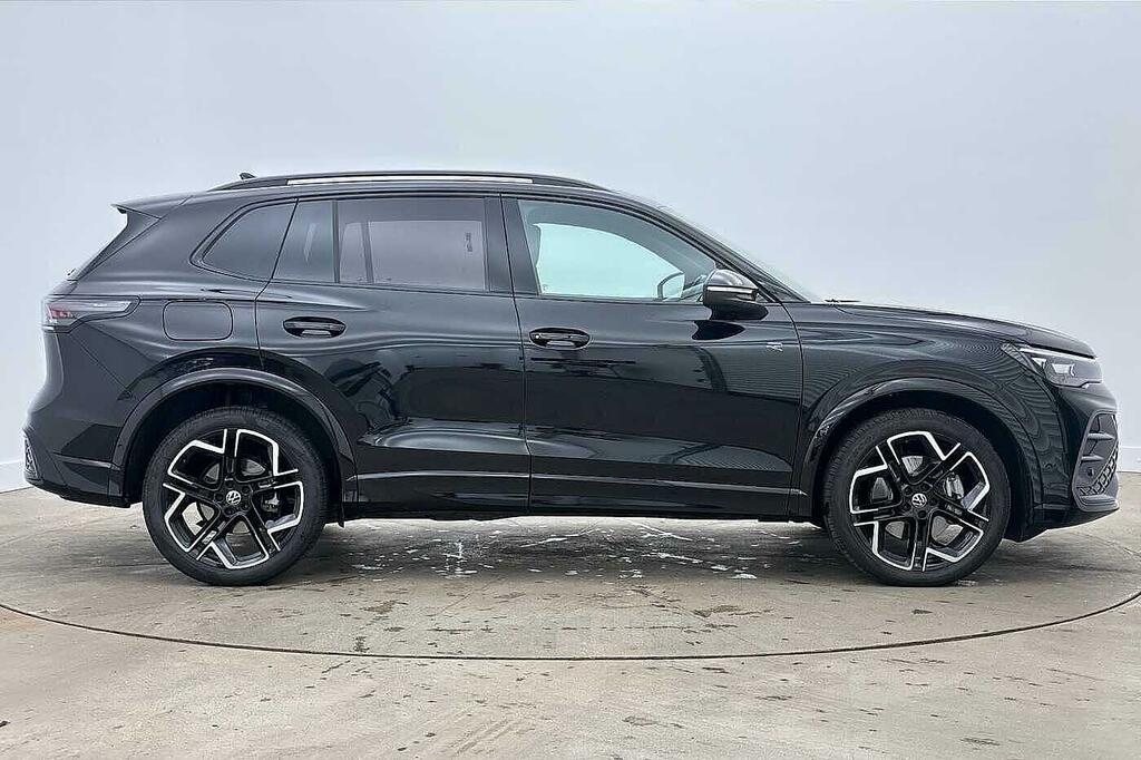 Volkswagen Tiguan 2.0 Tdi R-line Dsg Sunroof, Black Style Packa Black #4