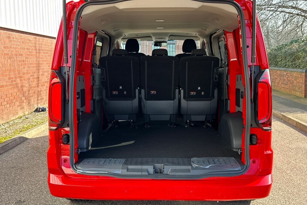 Volkswagen Transporter 2.0 Tdi 150Ps Commerce Pro Kombi Van Red #6